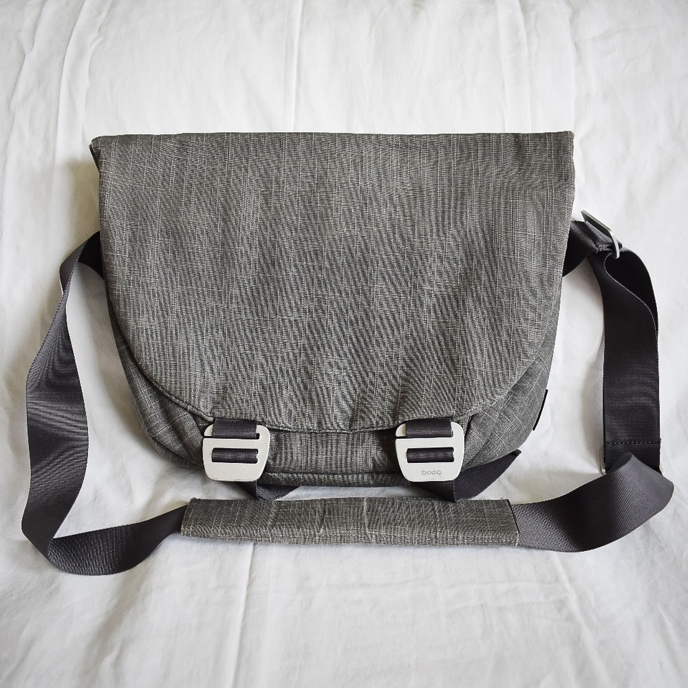 Booq Shadow 15” Messenger Bag Limited Edition